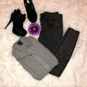 Size 3 stretchy black jean/jeggings‼️